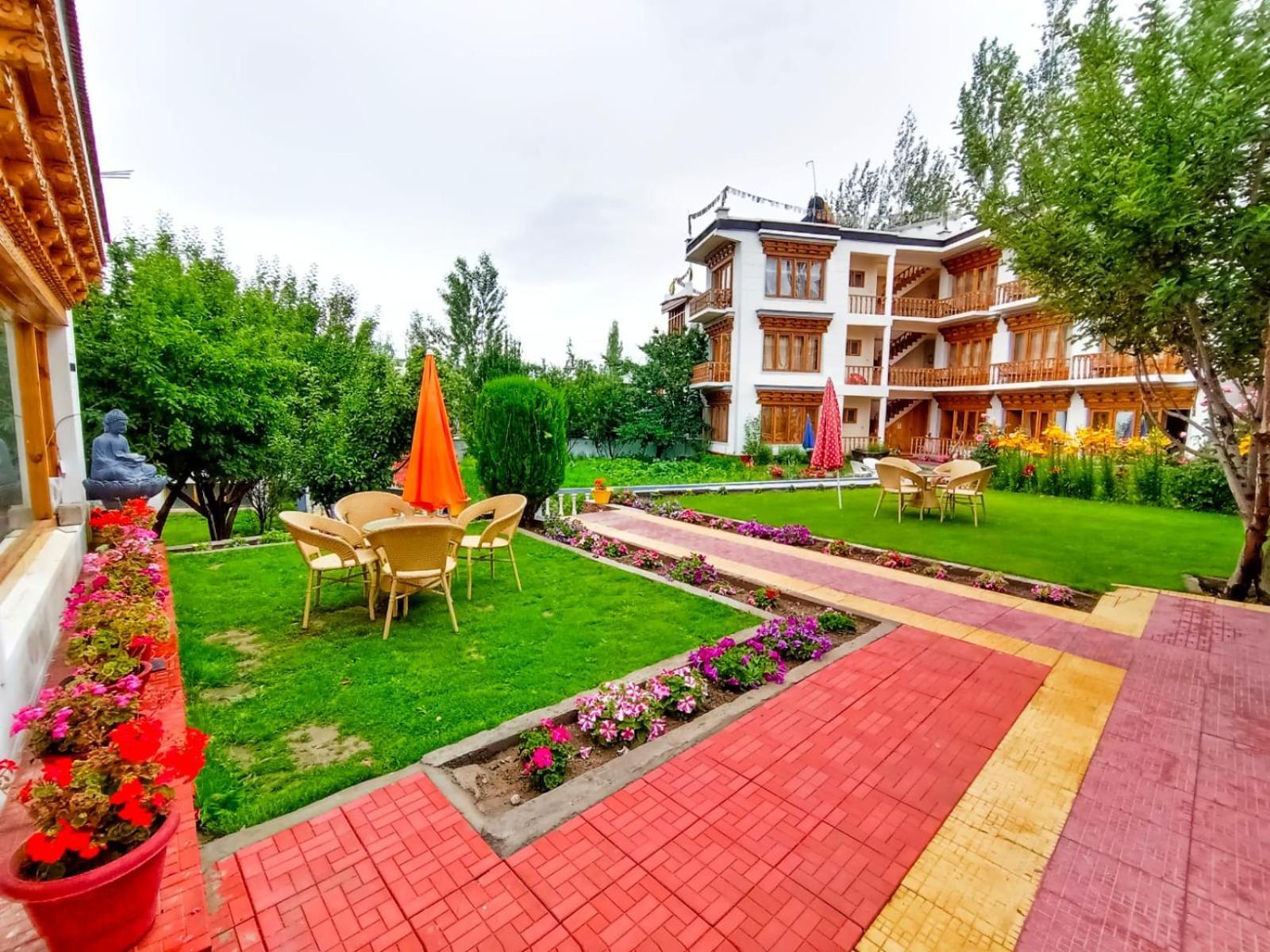 Kidar Hotel Leh Bagian luar foto