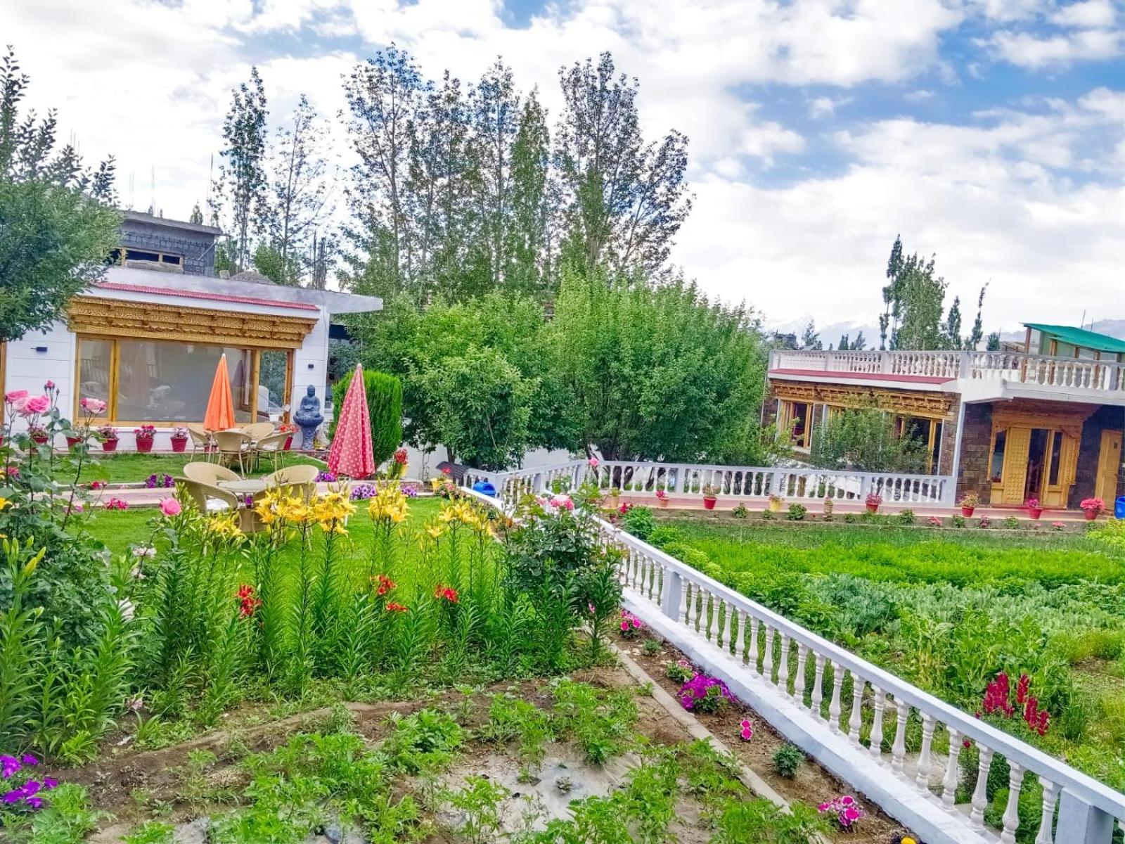 Kidar Hotel Leh Bagian luar foto