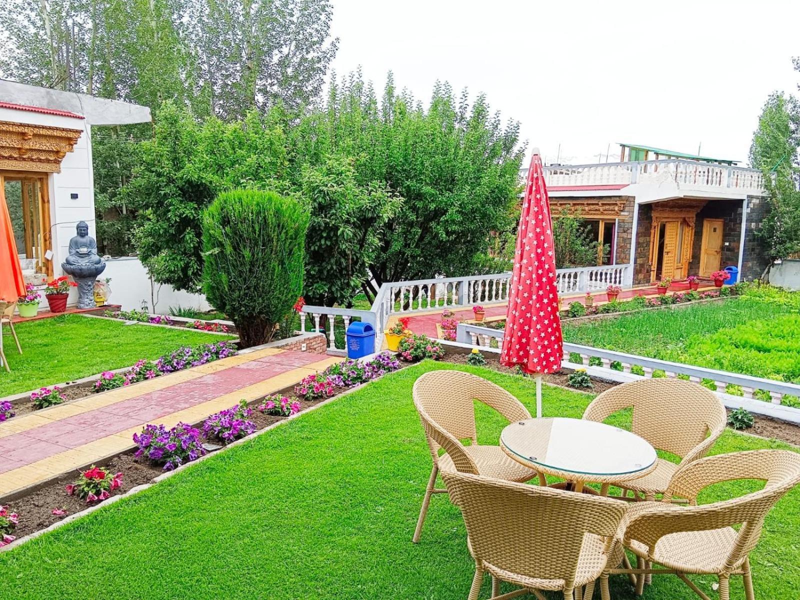 Kidar Hotel Leh Bagian luar foto