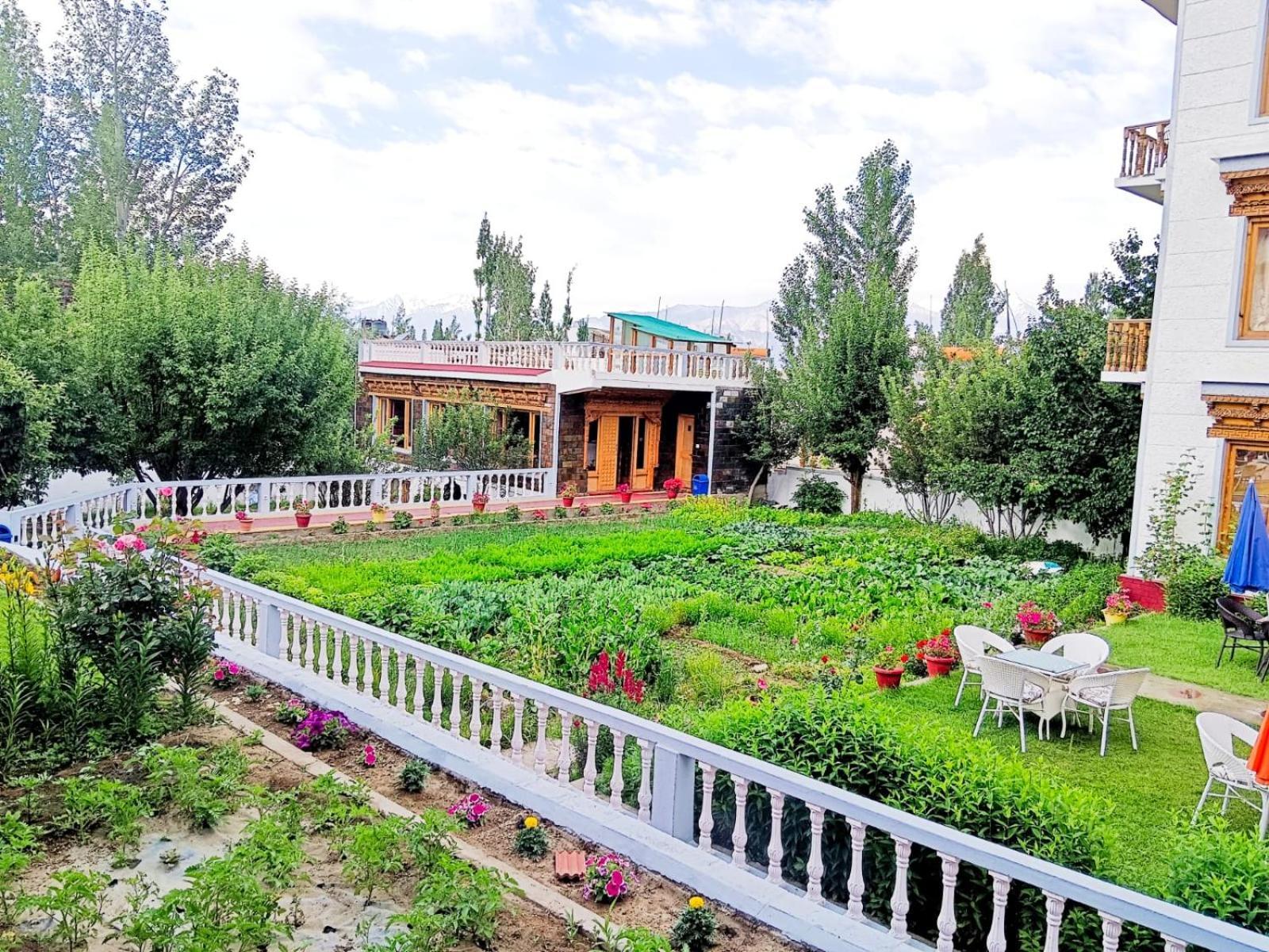 Kidar Hotel Leh Bagian luar foto
