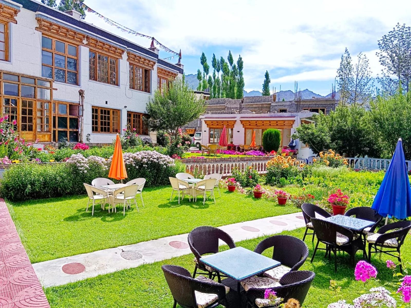 Kidar Hotel Leh Bagian luar foto