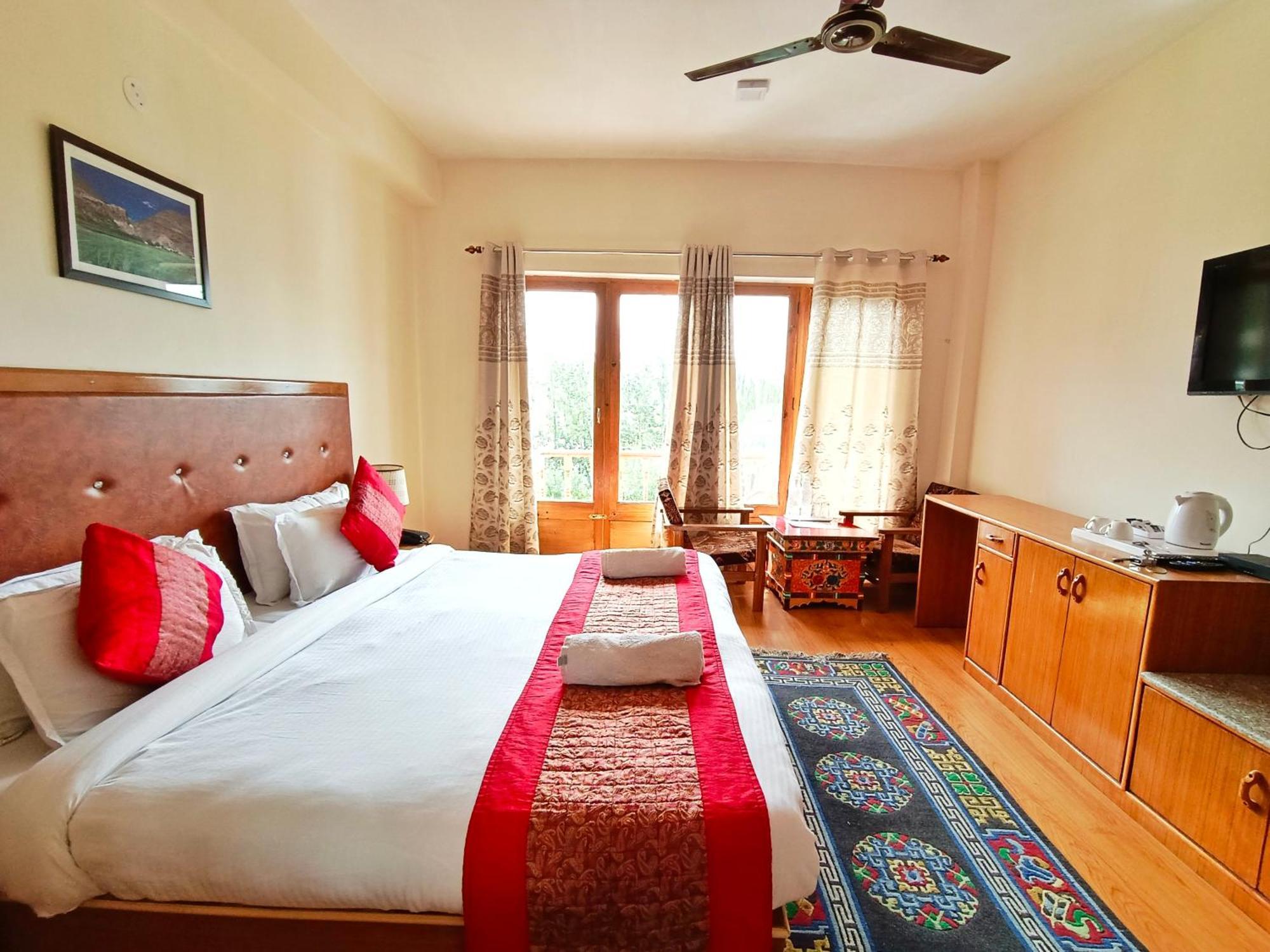 Kidar Hotel Leh Bagian luar foto