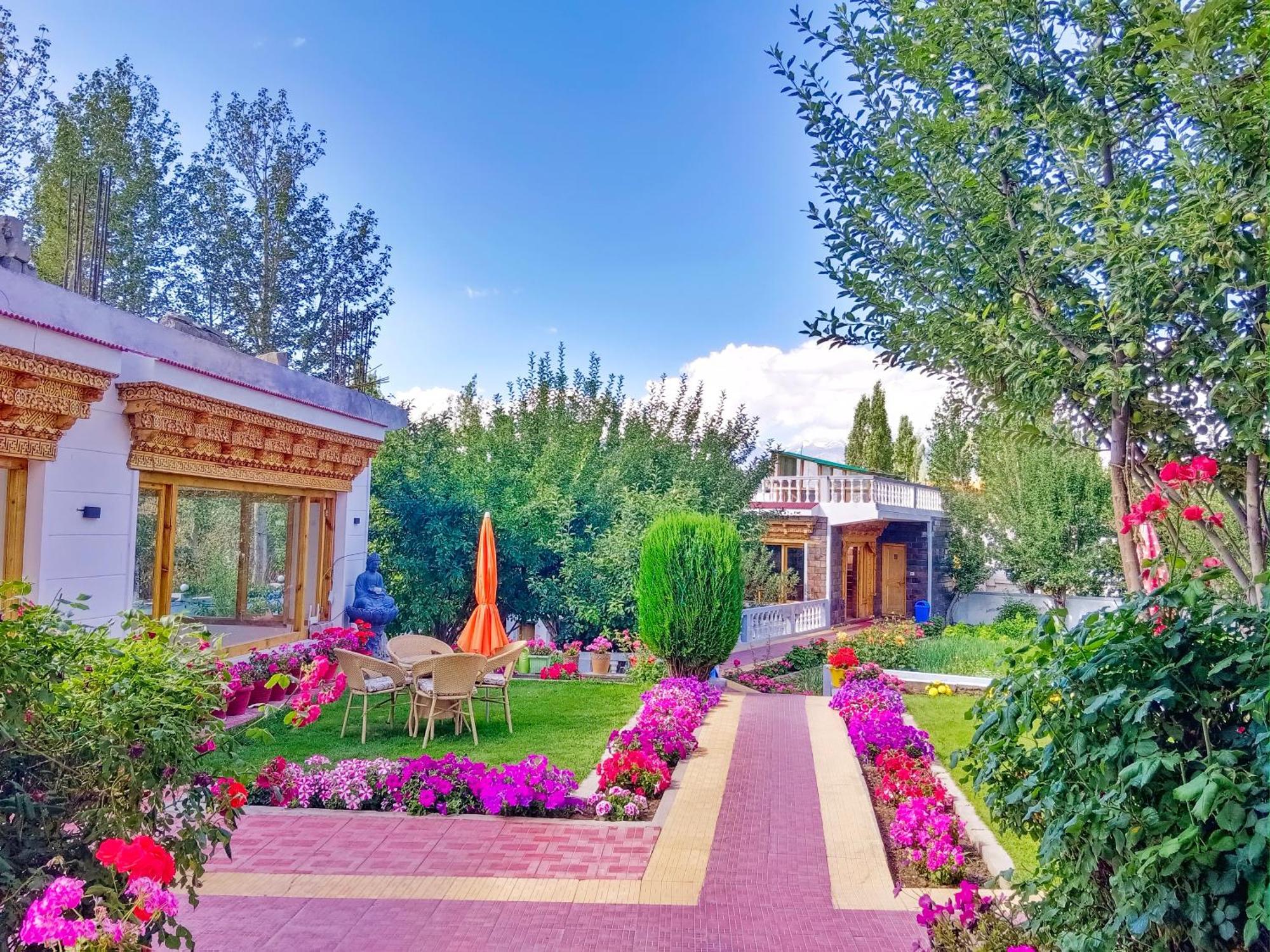 Kidar Hotel Leh Bagian luar foto