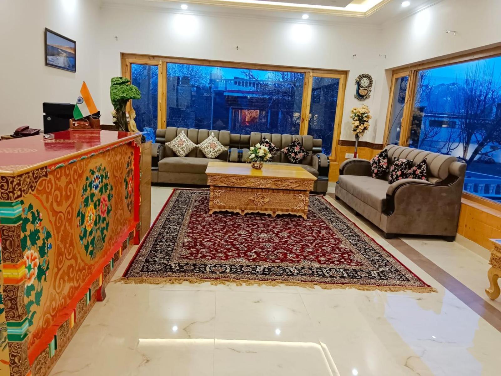 Kidar Hotel Leh Bagian luar foto