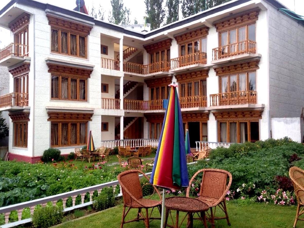 Kidar Hotel Leh Bagian luar foto
