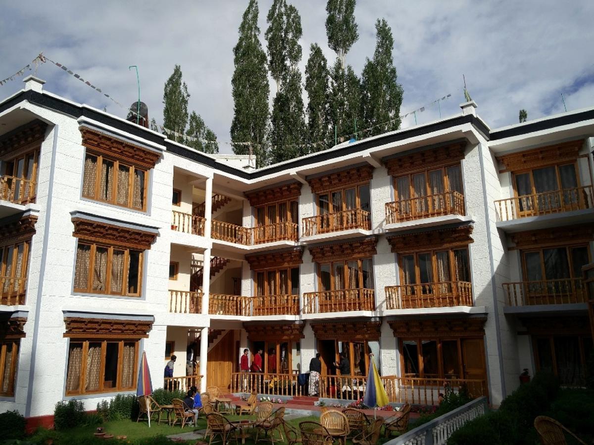 Kidar Hotel Leh Bagian luar foto