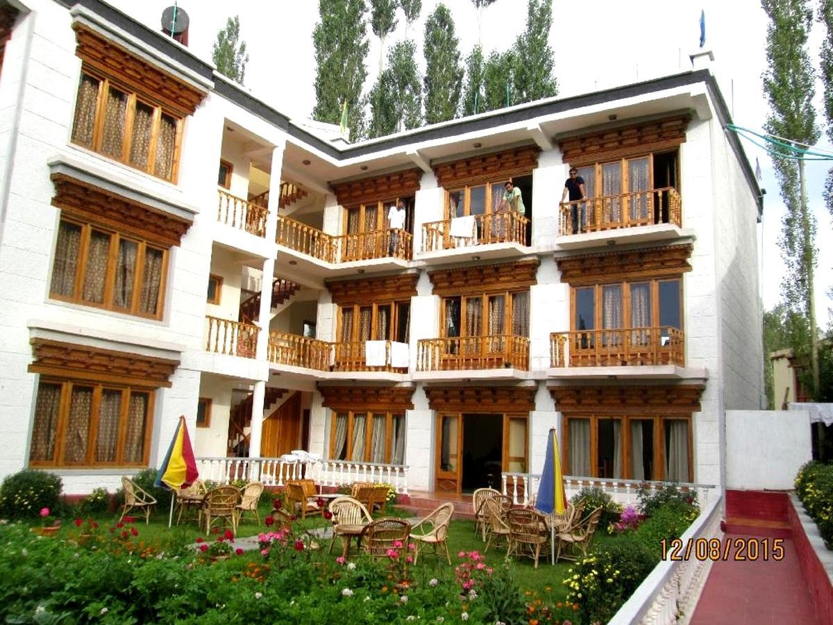 Kidar Hotel Leh Bagian luar foto