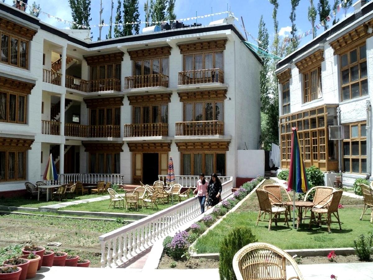 Kidar Hotel Leh Bagian luar foto