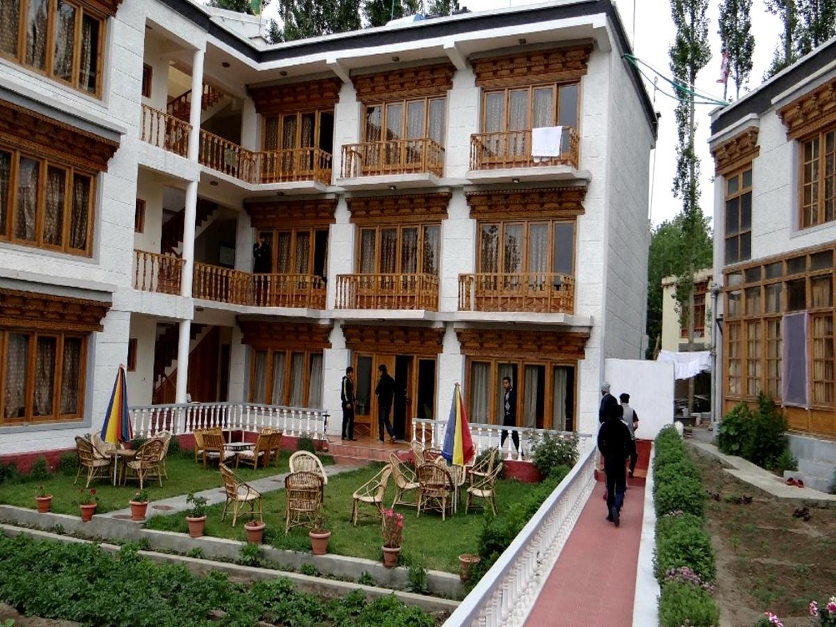 Kidar Hotel Leh Bagian luar foto