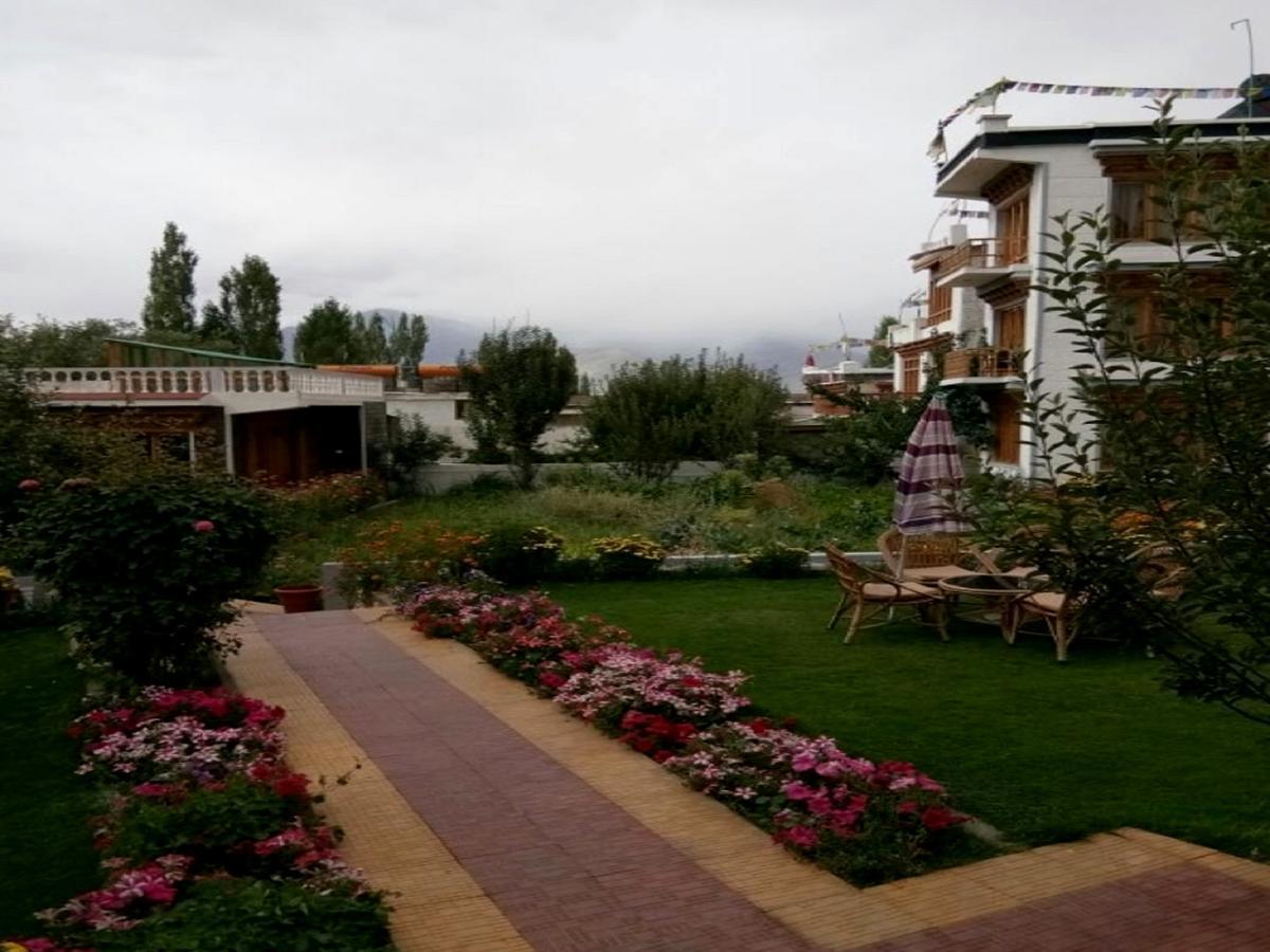 Kidar Hotel Leh Bagian luar foto