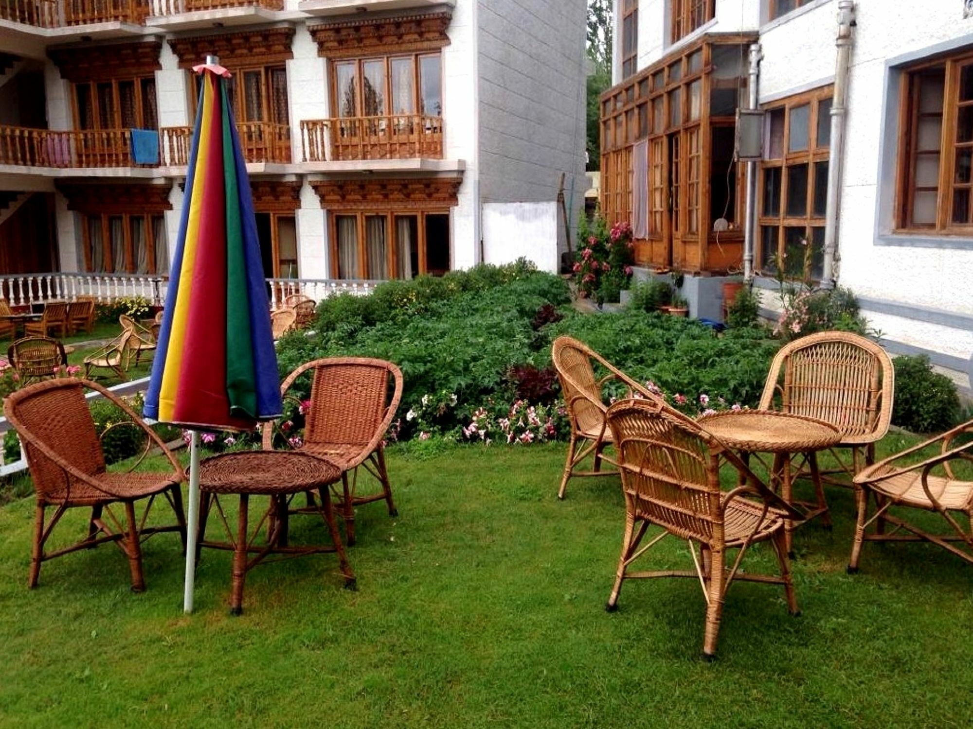 Kidar Hotel Leh Bagian luar foto